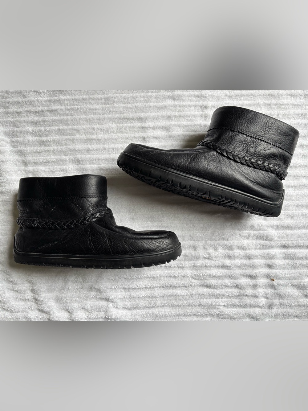 Manitobah Mukluks Boots - โTamarakโ style - Ankle height